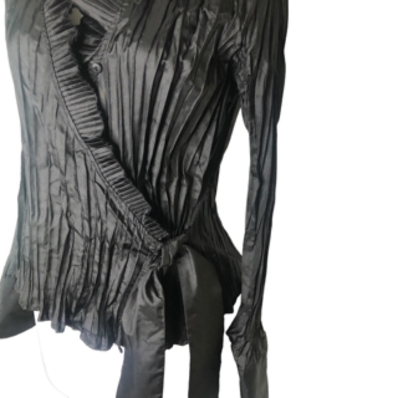NWOT S.L.B. Crinkle Black Fabric Tie Waist Pleated Ruffle Collar Top Size 14 - Picture 4 of 6